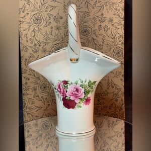 Vintage Formalities by Baum Bros Floral Ceramic Basket – Gold Trim